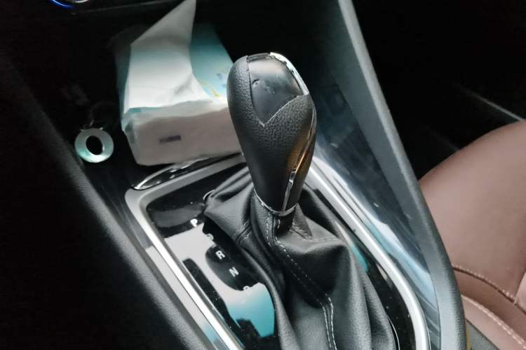 Used Buick GL6 2018 18T 6-Seater Prestige Model Gear Lever