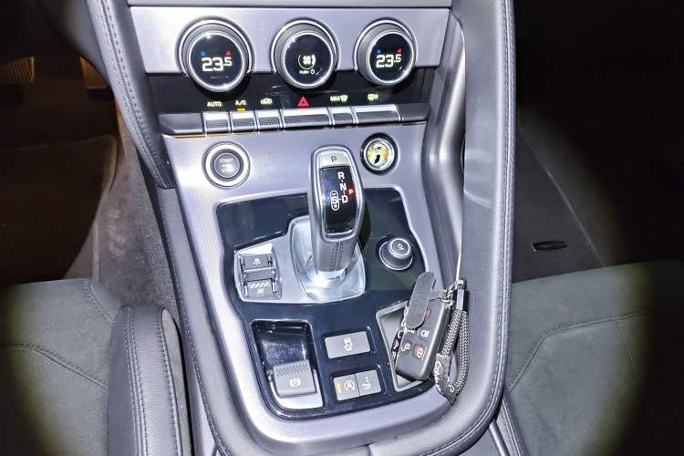 Used Jaguar F-TYPE 2019 2.0T Hardtop Version
