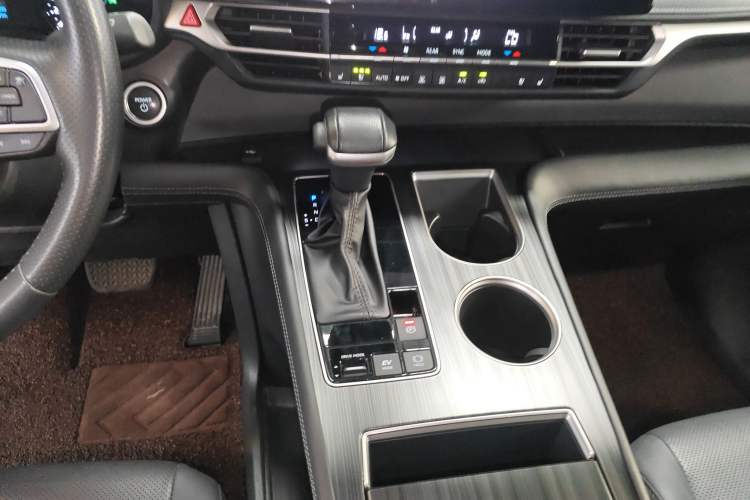 Used Toyota Sienna 2024 2.5L Hybrid Luxury Edition