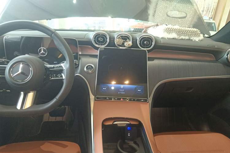 Used Mercedes-Benz GLC 2024 Facelifted GLC 260 L 4MATIC Luxury Version 5 Seats