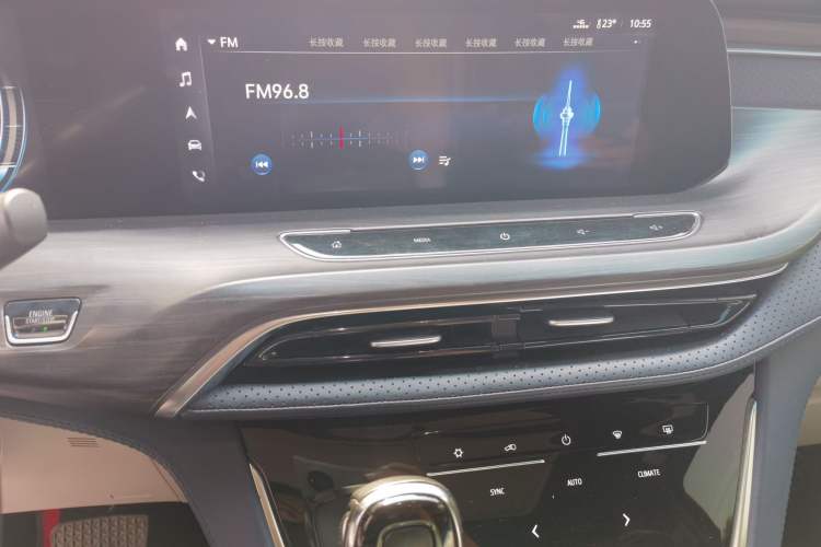 Used Buick GL8 2021 ES Landtrek 653T Comfort Edition Audio And AC Panel