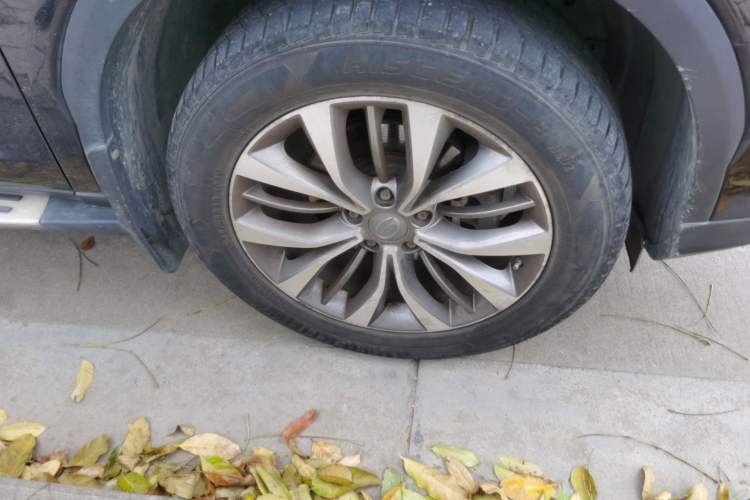 Used GAC Trumpchi GS8 2017 320T Two-Wheel Drive Luxury Smart Connectivity Version (7 Seats) Right Front Wheel Hub