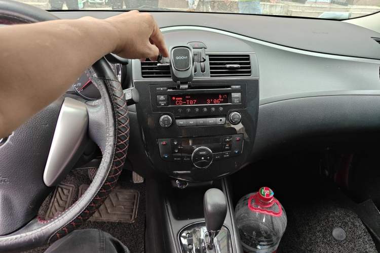 Used Nissan Tiida 2011 1.6T M-CVT Cool Edition Audio And AC Panel