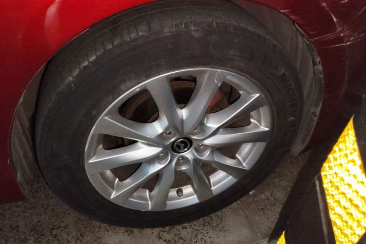 Used Mazda 3 Axela 2017 Sedan 1.5L Automatic Luxury Model Emission Standard China V Right Front Wheel Hub