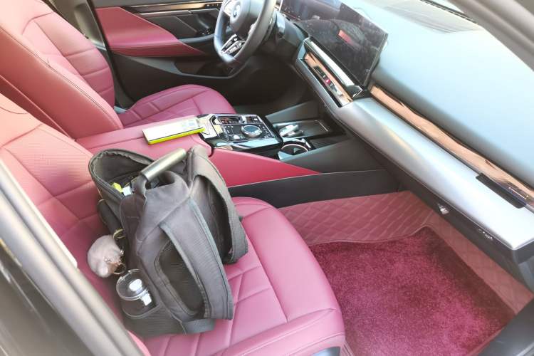 Used BMW 5 Series 2026 530Li Leading M Sport Package Right Front Seat