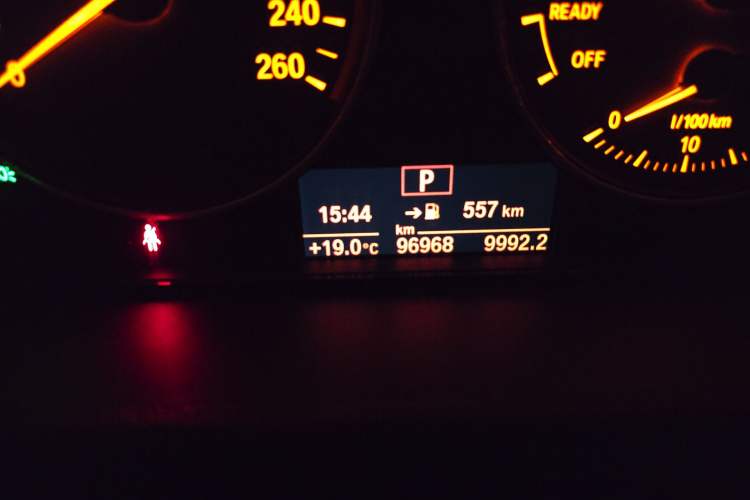 Used BMW 3 Series 2016 320Li Ambition Model Odometer Close Up