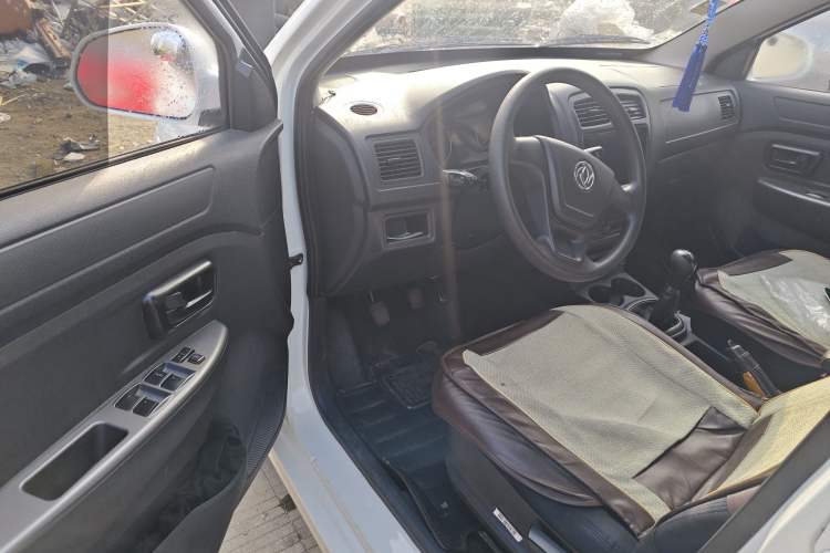 Used Dongfeng Fengon 330 2014 1.5L Manual Utility Version DK15 Driver Seat