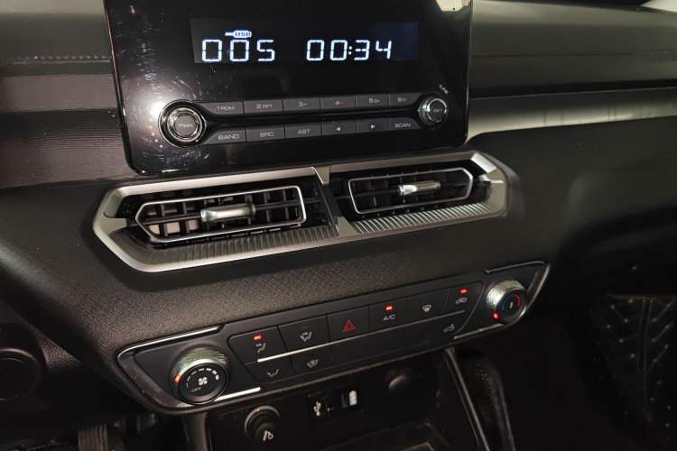 Used Great Wall King Kong Poer 2023 2.0T Automatic Diesel Two-Wheel-Drive Elite Version Flatbed GW4D20M