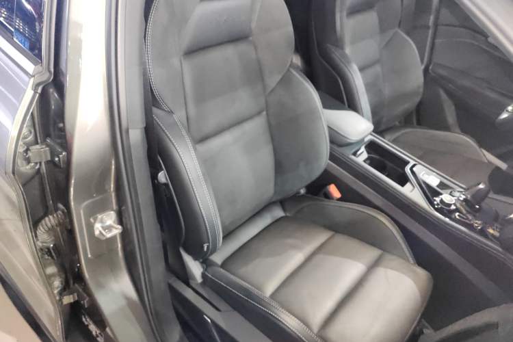 Used Lynk & Co 03 2022 2.0TD DCT JingPro Right Front Seat