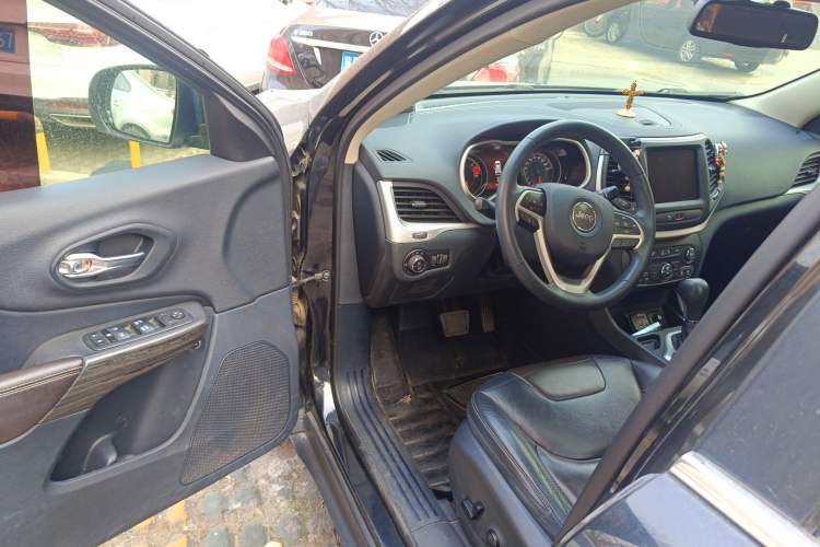 Used Jeep Cherokee 2017 2.0L Superior Edition