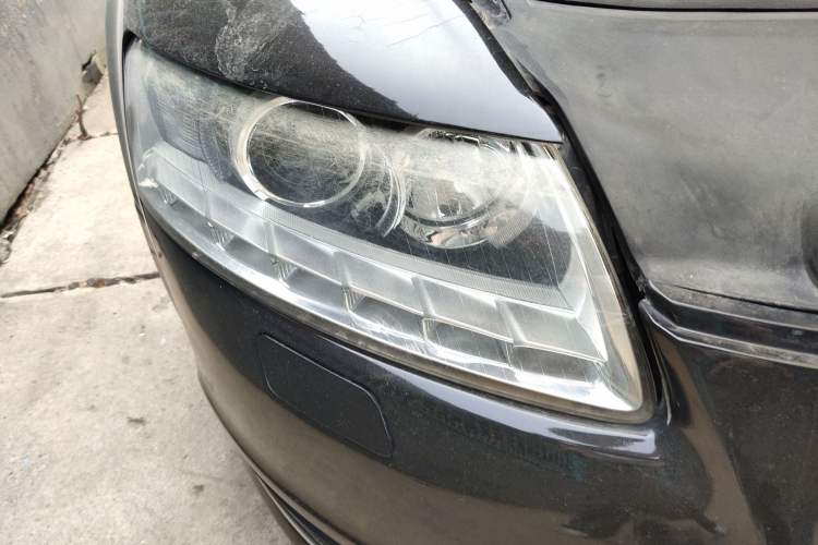 Used Audi A6L 2005 2.0T automatic standard version Right Front Headlight