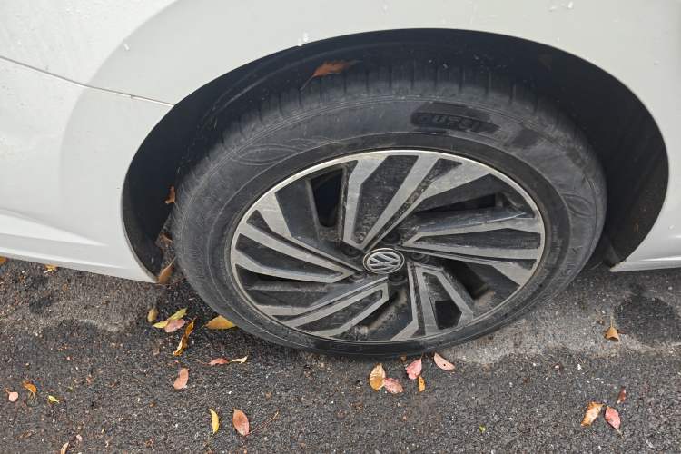 Used Volkswagen Sagitar 2021 280TSI DSG Luxury Smart Connectivity Edition Right Rear Wheel Hub