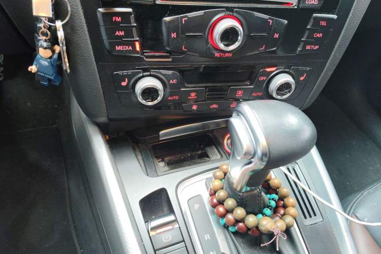 Used Audi Q5 2017 40 TFSI Technology Edition Gear Lever