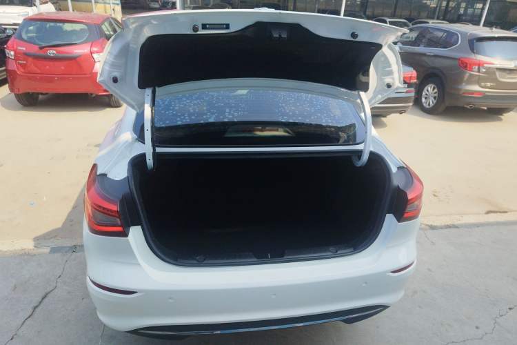 Used CHANGAN Eado 2019 High-Energy Edition 1.6L GDI Manual Pioneer Model China VI Standard Trunk