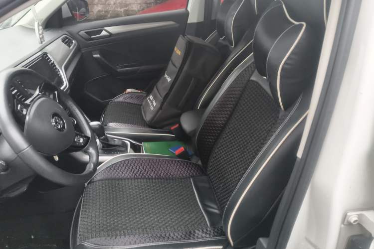 Used Volkswagen T-ROC 2019 230TSI DSG Two-Wheel-Drive Advanced Version China VI Standard
