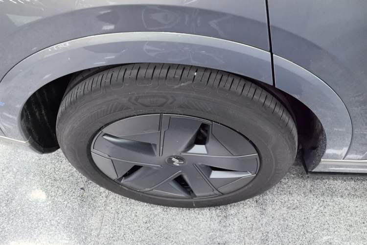 Used ONVO Luxeed L90 2025 Model—Max Six-Seater Version
