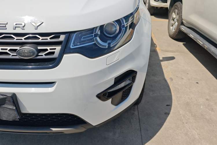 Used Land Rover Discovery Sport 2018 240 PS SE Version Left Front Headlight