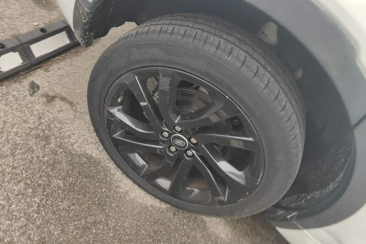 Used Land Rover Discovery Sport 2019 240 PS SE Dynamic Version China VI Standard Right Rear Wheel Hub