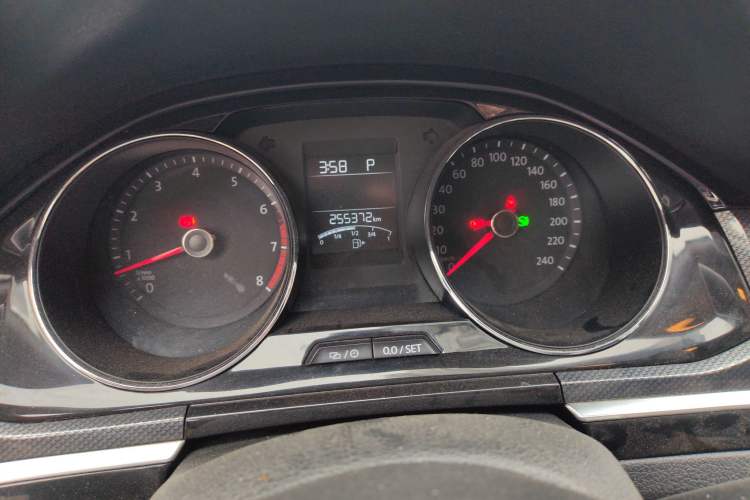 Used Volkswagen C-TREK 2017 1.6L Automatic Comfort Model Odometer Close Up