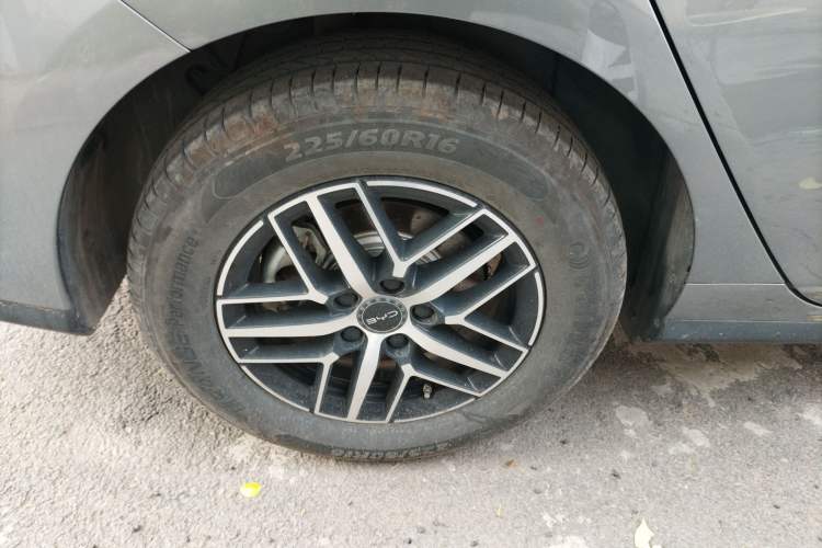 Used BYD Seal 05 DM-i 2025 DM-i Intelligent Drive 120KM Flagship Model Right Rear Wheel Hub