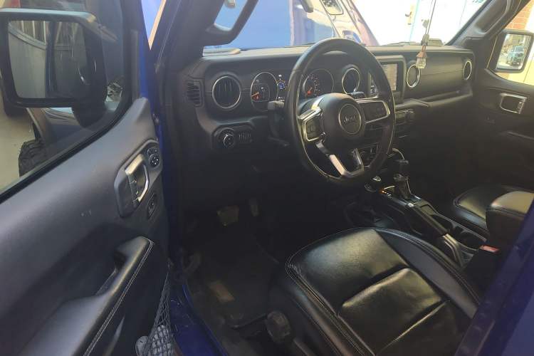 Used Jeep Wrangler 2019 2.0T Sahara Four-Door Version China VI Emission Standard