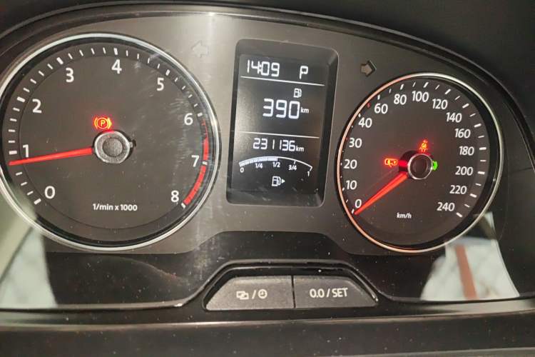 Used Volkswagen Lavida 2014 1.6L Automatic Sport Edition Odometer Close Up