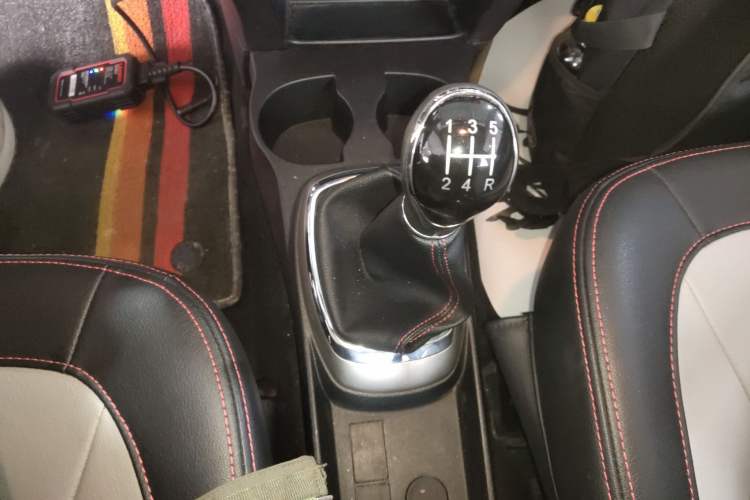 Used Great Wall M4 2014 1.5L Manual Comfort Model Gear Lever