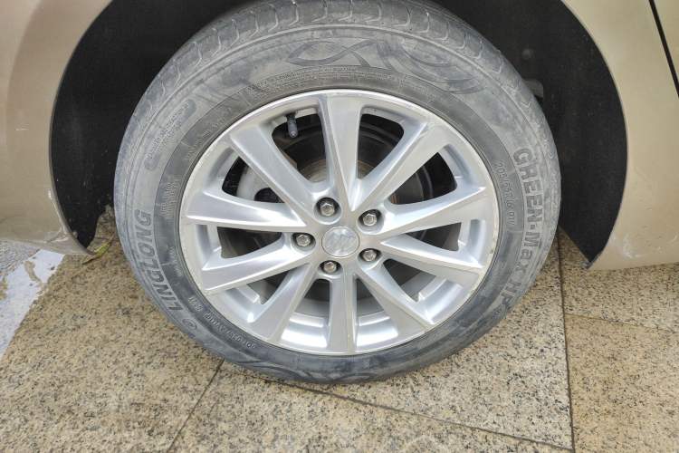 Used Buick Verano 2017 Sedan 20T Dual-Clutch Leading Model Right Rear Wheel Hub