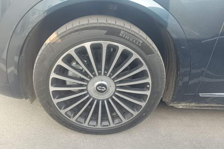 Used Hima AITO M8 2025 Extended-Range Ultra Version 53.4 kWh 5-Seater Edition Exterior 4