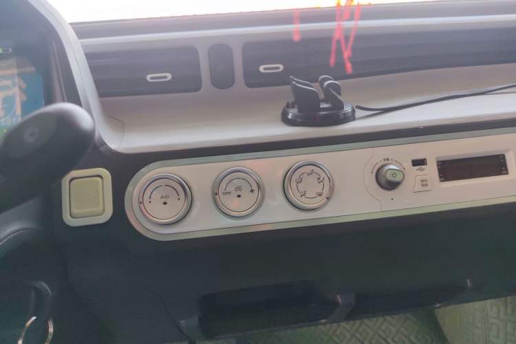 Used Wuling Hongguang MINIEV 2021 Macaron Sandwich Model 170 km Lithium Ternary