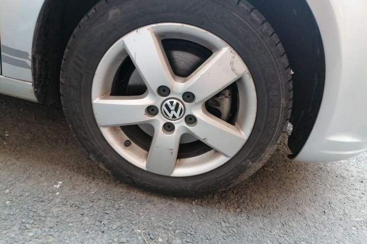 Used Volkswagen Touran 2011 1.4T DSG Zhiya Edition 5 Seats Right Front Wheel Hub