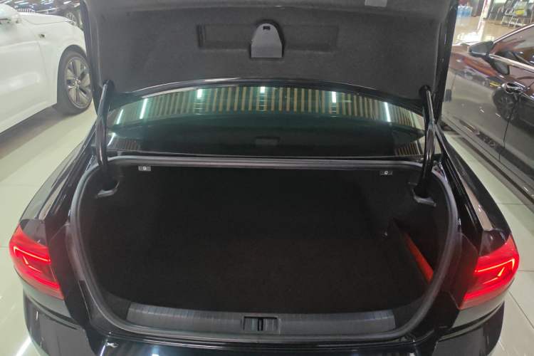 Used Volkswagen Magotan 2020 330TSI DSG Leading Model Trunk