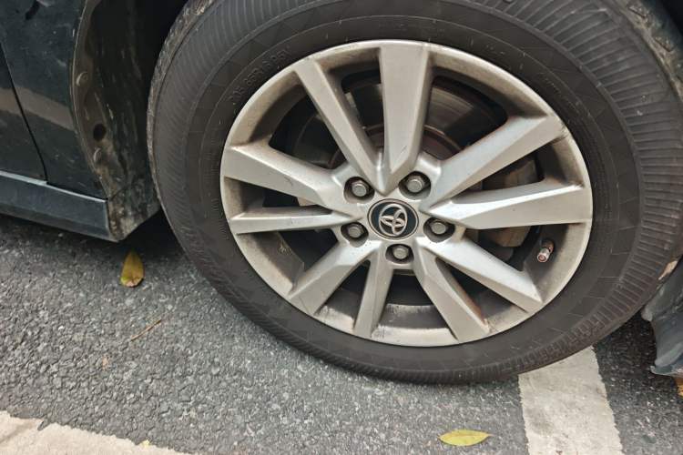 Used Toyota Camry 2018 2.0E Elite Edition Right Front Wheel Hub