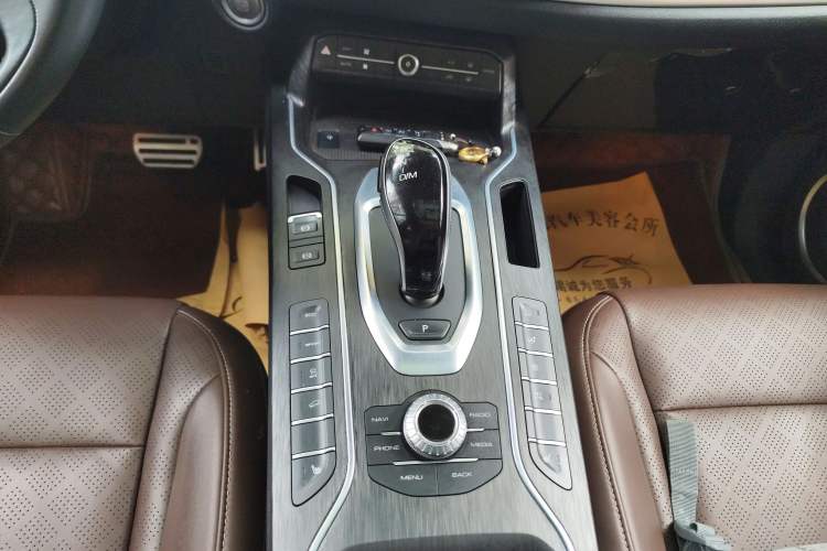 Used Wey VV6 2018 2.0T Two-Wheel-Drive Ultra-Luxury Version China V Standard
