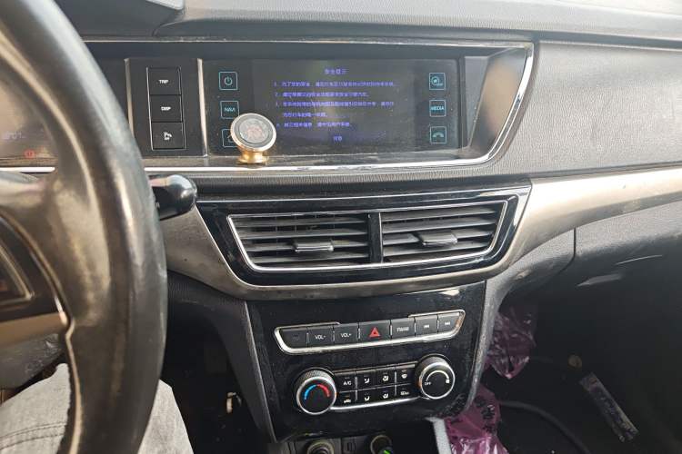 Used CHANGAN KAICHENG Oushang A600 2016 1.5L Manual Luxury 7-Seater Audio And AC Panel