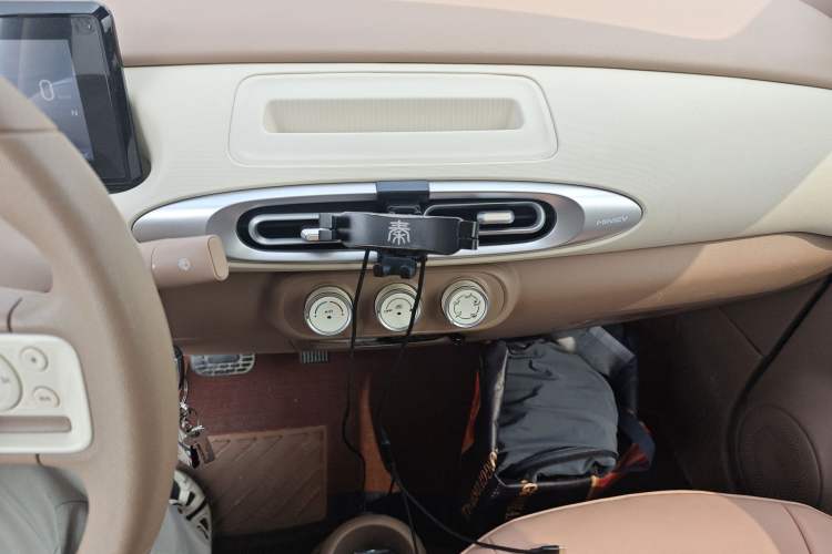 Used Wuling Hongguang MINIEV 2025 Four-Door Version Advanced Edition Audio And AC Panel