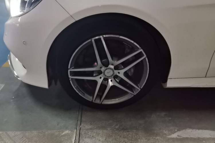 Used Mercedes-Benz E-Class 2015 E 260 L Sport Luxury Model Left Front Wheel Hub