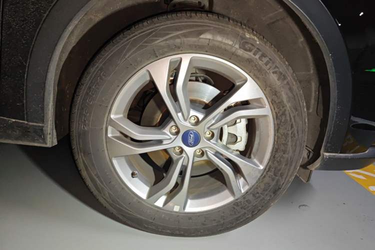 Used Ford Equator Sport 2022 EcoBoost 170 Platinum Edition Right Front Wheel Hub