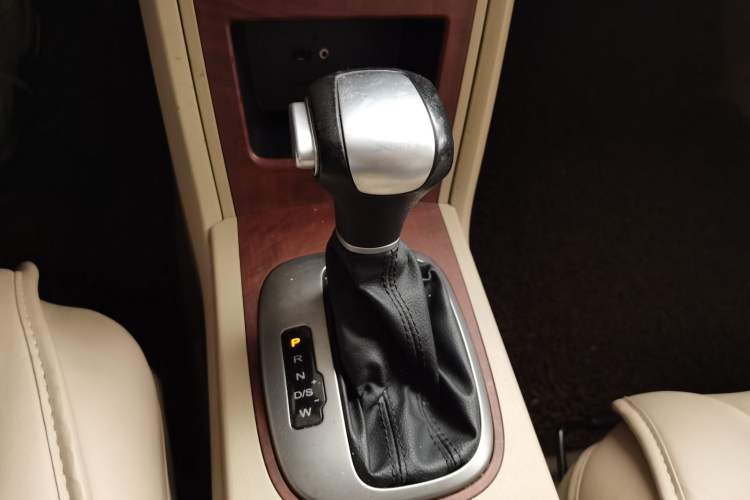 Used Roewe 350 2014 1.5L Automatic Xunyue Version Gear Lever