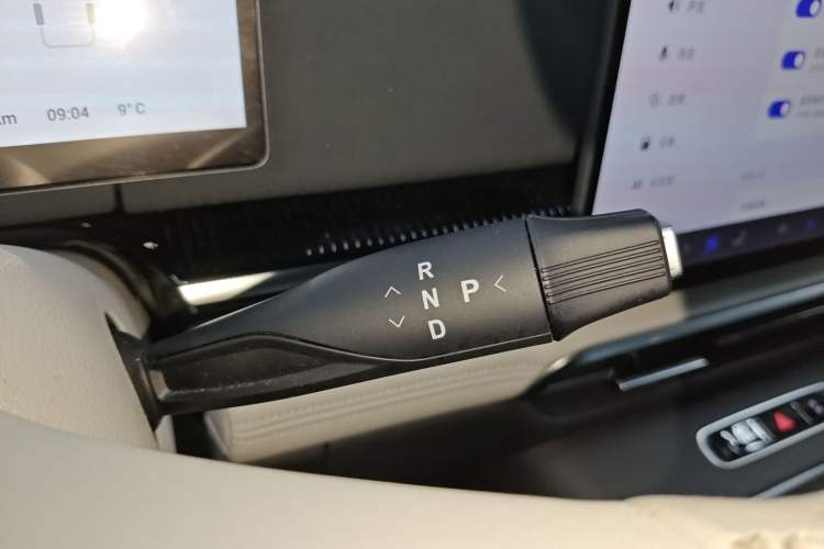 Used VOYAH Dream 2025 PHEV Four-Wheel-Drive Flagship Kunpeng Edition
