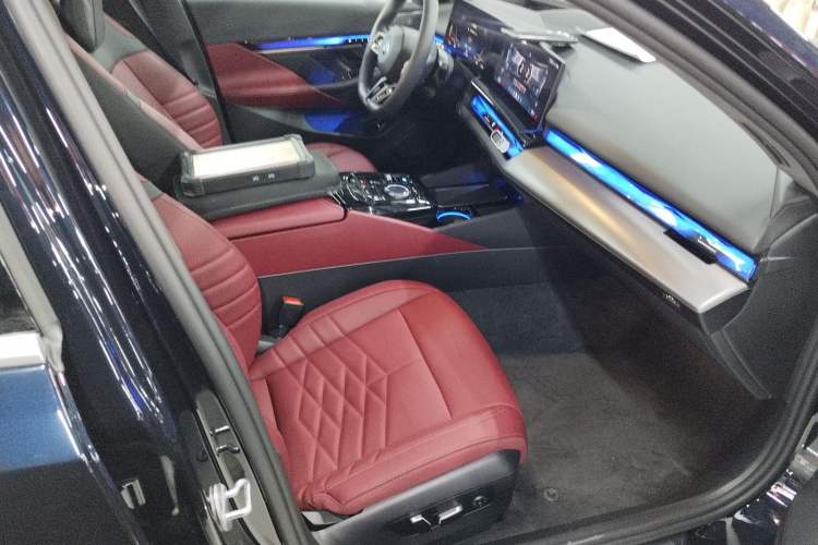 Used BMW i5 2025 eDrive 40L M Sport Package Right Front Seat