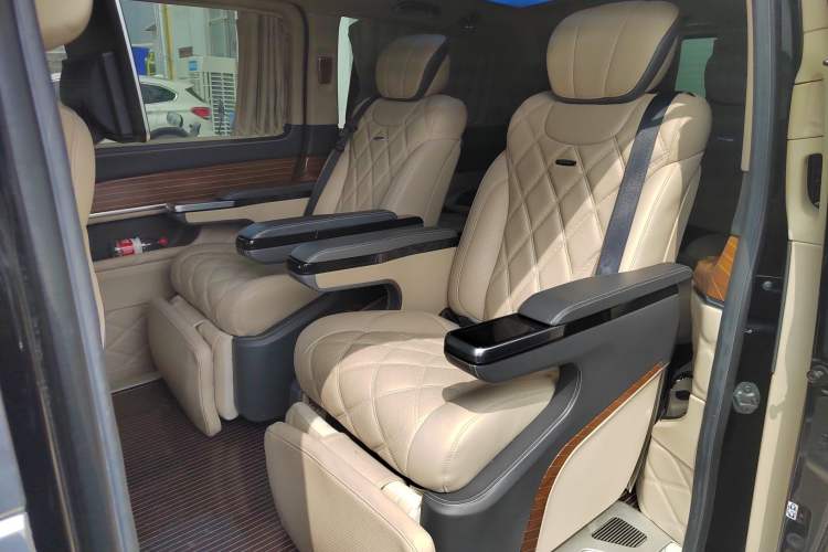 Used Mercedes-Benz V-Class 2016 V 260 Avantgarde Edition
