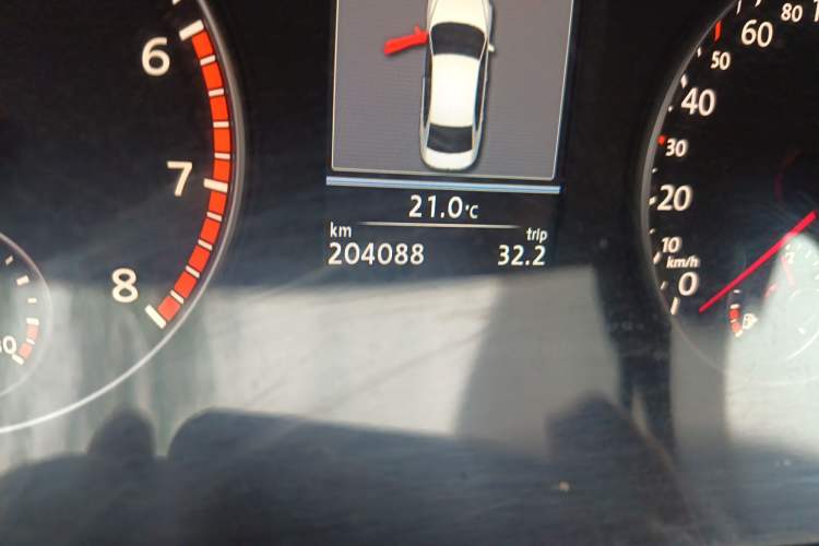 Used Volkswagen Passat 2014 1.8TSI DSG Prestige Edition Odometer Close Up