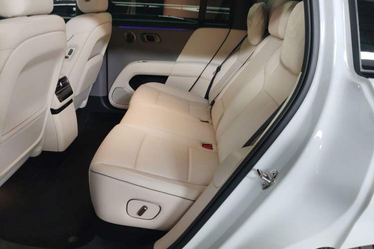 Used Li Auto i6 2025 Model Two-Wheel-Drive Standard Type
