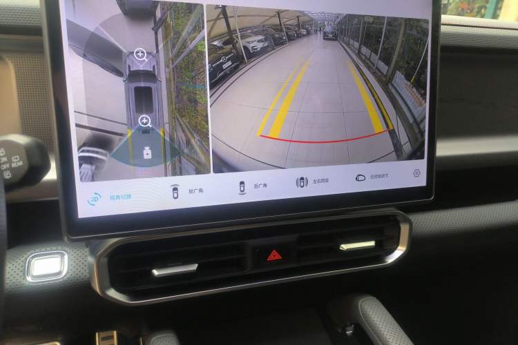 Used JETOUR Traveler 2023 2.0T All-Wheel-Drive CrossPRO Audio And AC Panel