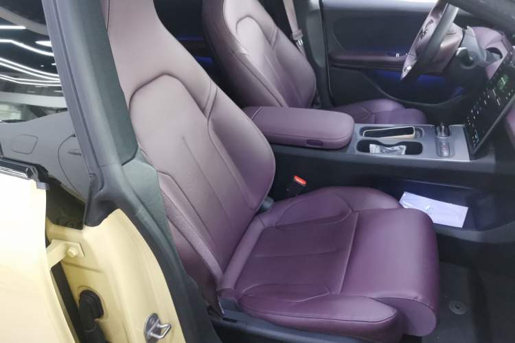 Used Nio ET5T 2023 75 kWh Touring Right Front Seat