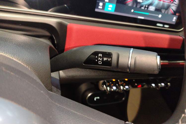 Used ORA Good Cat GT 2024 Mulan Edition 401km Luxury Version Gear Lever