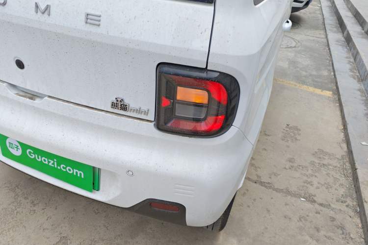 Used Geely Galaxy Panda 2024 Panda Mini 200km Endurance Bear Right Rear Taillight