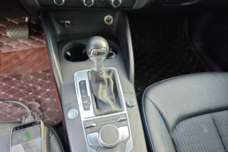 Used Audi A3 2020 Limousine 35 TFSI Fashion Edition China VI Emission Standard Gear Lever