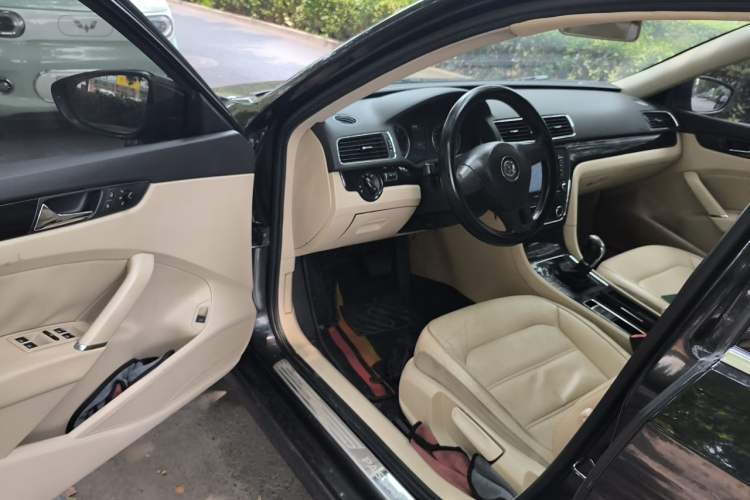 Ojetý Volkswagen Passat 2013 1.8TSI DSG Government Procurement Edition